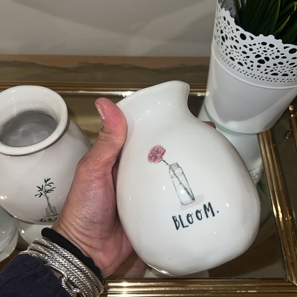 Rae Dunn Vases 🪴 ☀️ - Picture 5 of 8